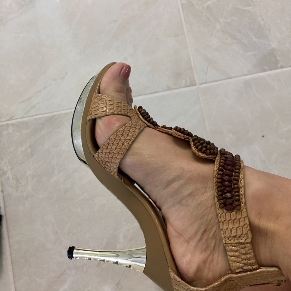 Bolaro Heels/Platform - Picture 7 of 7